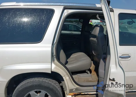 2004 Cadillac Escalade Standard z USA, uszkodzony, nr VIN 1GYEK63NX4R283674